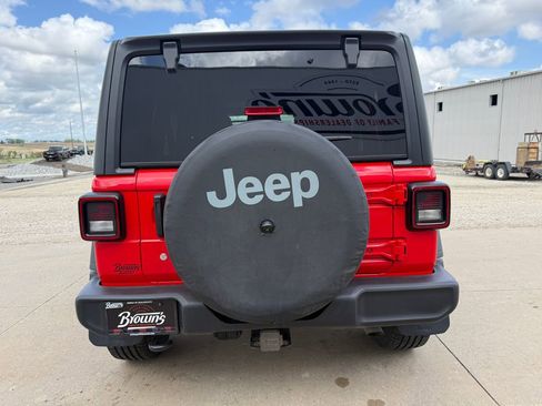 Used 2019 Jeep Wrangler Unlimited Sport S AWD/4WD image 6