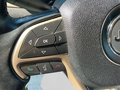 Used 2017 Jeep Cherokee Limited AWD/4WD image 32