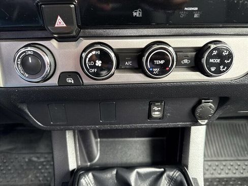 Used 2016 Toyota Tacoma SR image 23