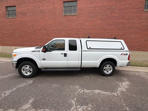 Used 2014 Ford F250 XLT w/ XLT Interior Package AWD/4WD image 2