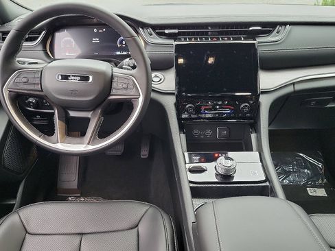 New 2025 Jeep Grand Cherokee Limited w/ Luxury Tech Group II AWD/4WD image 4