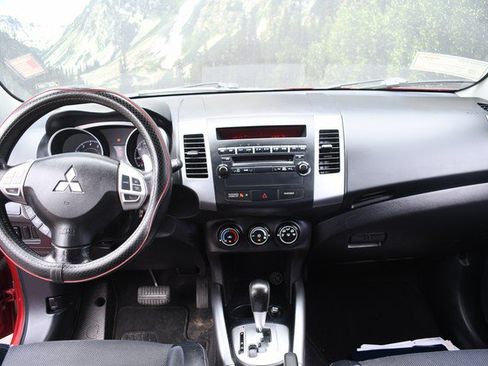 Used 2012 Mitsubishi Outlander SE AWD/4WD image 18