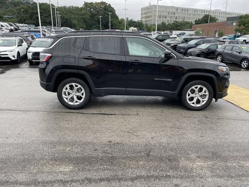 Used 2024 Jeep Compass Latitude AWD/4WD image 7