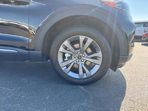 Used 2023 Ford Explorer XLT w/ Equipment Group 202A AWD/4WD image 43