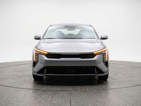 Used 2025 Kia K4 LXS FWD image 2