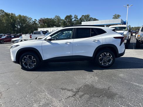 New 2026 Chevrolet Trax LT w/ Driver Confidence Package image 6