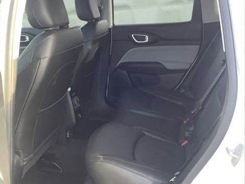 Certified 2022 Jeep Compass Latitude image 17