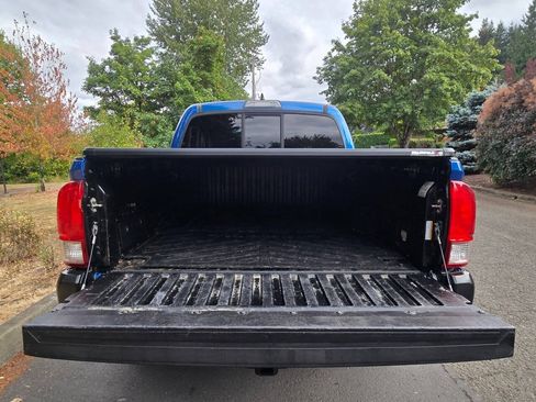 Used 2016 Toyota Tacoma TRD Off-Road w/ Towing Package AWD/4WD image 7