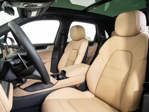 New 2026 Porsche Cayenne AWD/4WD image 5