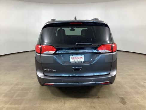 Used 2017 Chrysler Pacifica Touring-L Plus FWD image 10
