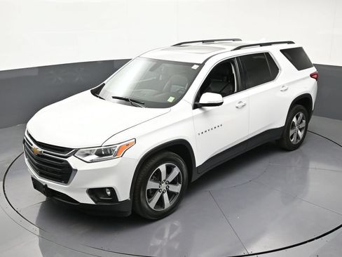 Certified 2020 Chevrolet Traverse LT w/ LT Premium Package AWD/4WD image 16