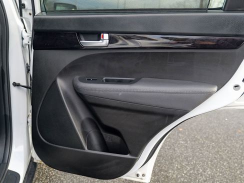 Used 2014 Kia Sorento LX image 26