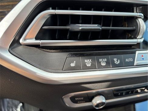 Used 2021 BMW X7 xDrive40i w/ Parking Assistance Package image 37