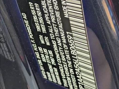 Used 2020 Porsche Macan image 21