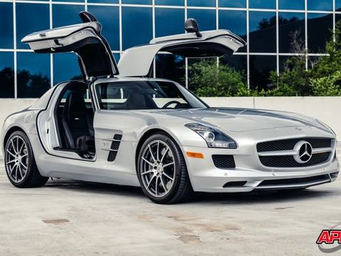 Used 2011 Mercedes-Benz SLS AMG Coupe image 4
