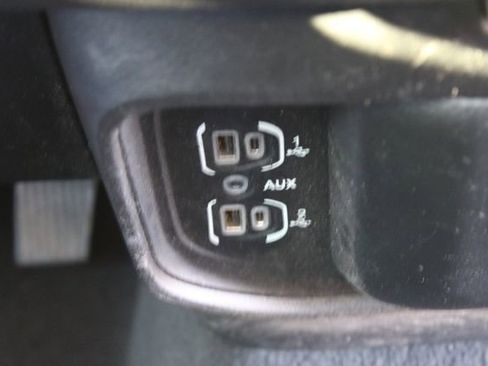 Used 2019 RAM 1500 Laramie AWD/4WD image 36