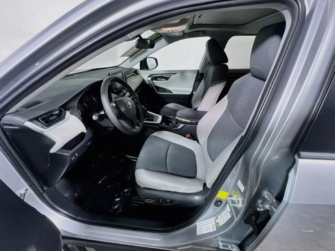 Used 2019 Toyota RAV4 XLE w/ Convenience Package FWD image 15