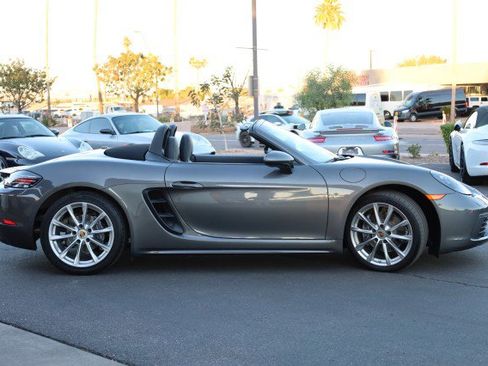 Used 2017 Porsche 718 Boxster image 12