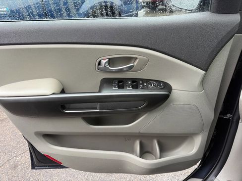 Used 2016 Kia Sedona LX w/ Option Group 020 image 26