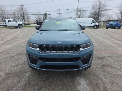 New 2026 Jeep Grand Cherokee Summit image 2