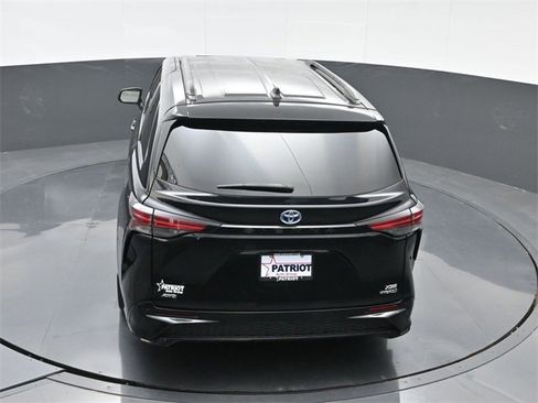 Used 2022 Toyota Sienna XSE image 47