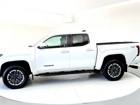Used 2024 Toyota Tacoma TRD Sport w/ TRD Sport Upgrade Package AWD/4WD image 3