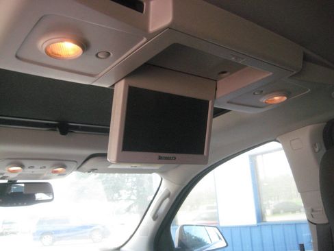 Used 2010 GMC Acadia SLE image 16