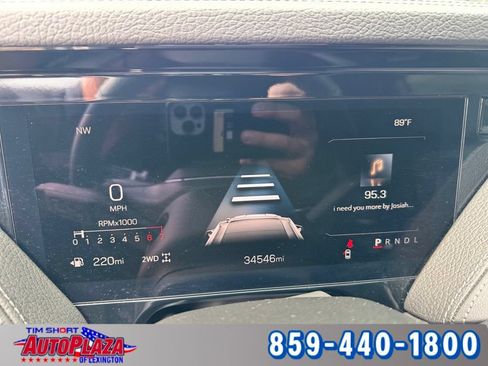 Used 2025 GMC Yukon XL Denali AWD/4WD image 4