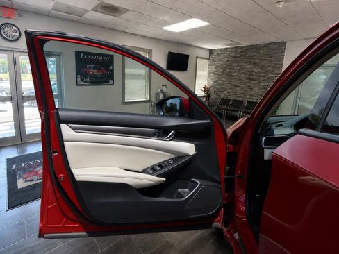 Used 2019 Honda Accord LX image 11