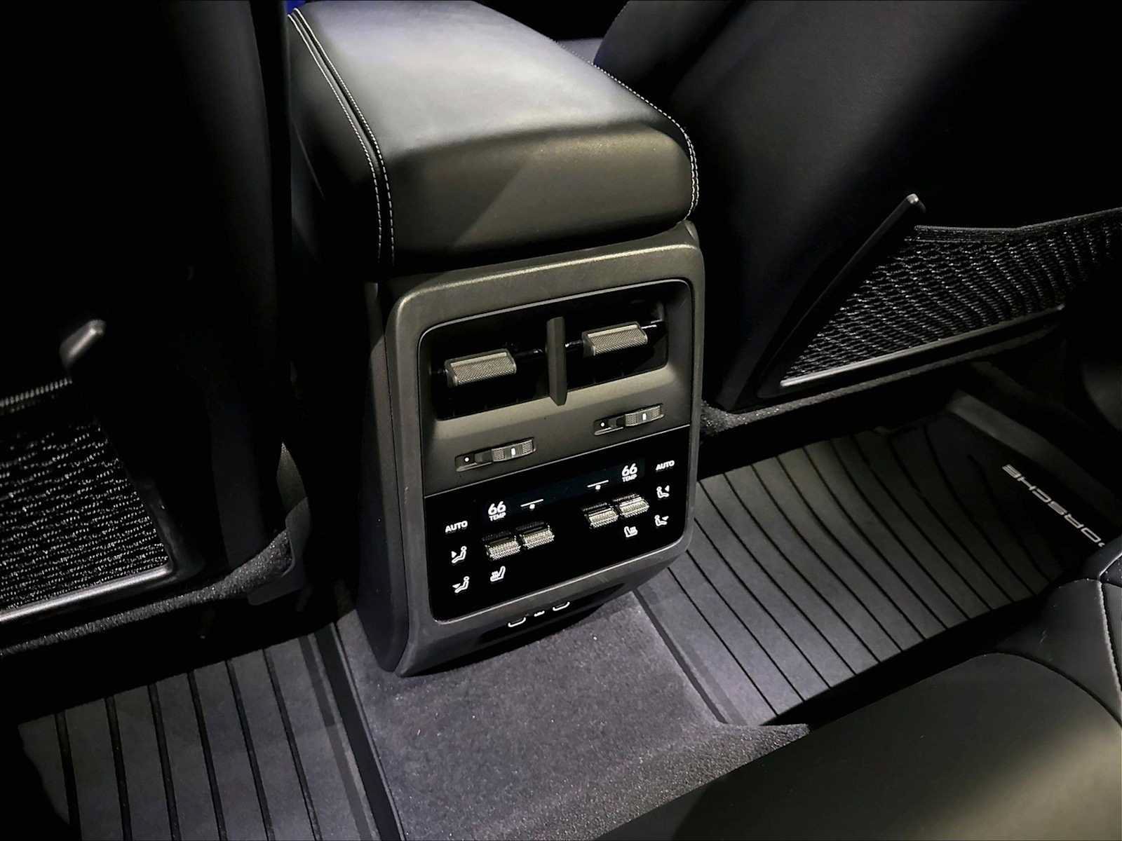Used 2024 Porsche Macan Turbo Electric AWD/4WD image 29