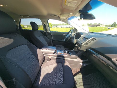 Used 2019 Ford Edge SE FWD image 30