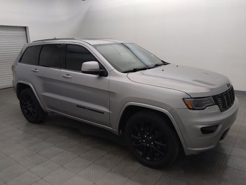 Used 2020 Jeep Grand Cherokee Altitude RWD image 11