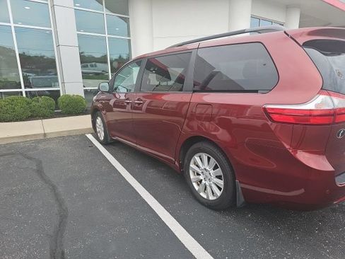 Used 2017 Toyota Sienna XLE w/ XLE Navigation Package AWD/4WD image 13