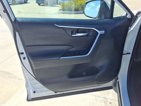 Used 2024 Toyota RAV4 XLE FWD image 12