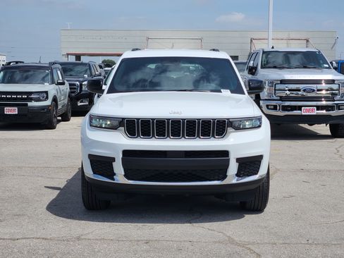 Used 2025 Jeep Grand Cherokee L Laredo w/ Luxury Tech Group I AWD/4WD image 2