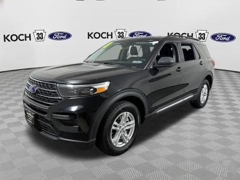 Used 2023 Ford Explorer XLT image 3