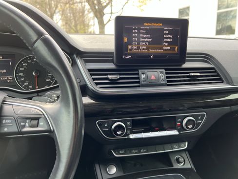 Used 2018 Audi Q5 2.0T Premium w/ Convenience Package image 31