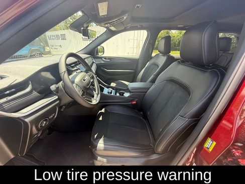 New 2025 Jeep Grand Cherokee Altitude image 15