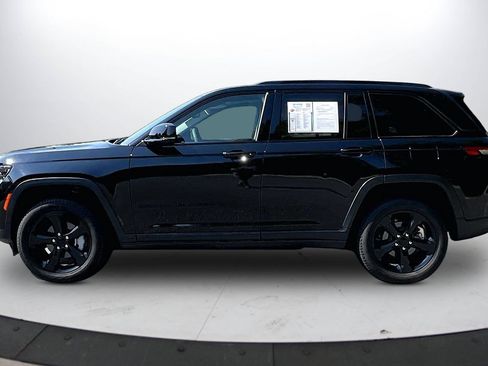 Used 2023 Jeep Grand Cherokee Limited w/ Black Appearance Package AWD/4WD image 5