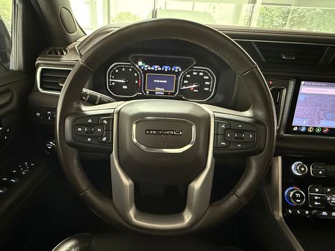 Used 2021 GMC Yukon Denali w/ LPO, Illumination Package RWD image 16