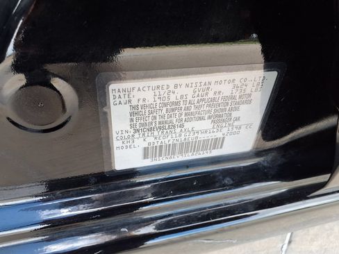 Used 2025 Nissan Versa SV FWD image 39