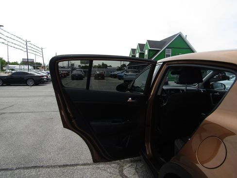 Used 2019 Kia Sportage LX FWD image 17