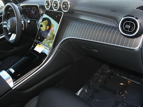 Certified 2026 Mercedes-Benz GLC 300 4MATIC image 34