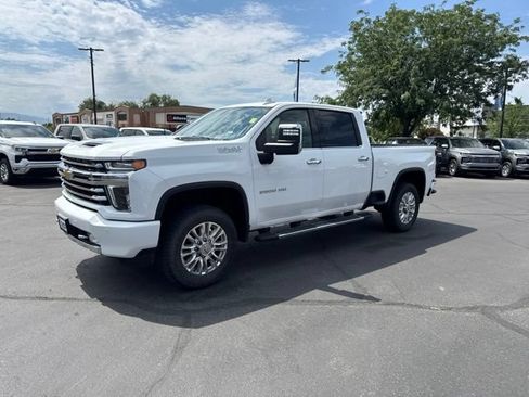 Used 2023 Chevrolet Silverado 2500 High Country AWD/4WD image 2