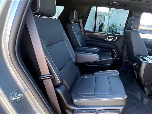 Used 2024 Chevrolet Tahoe Premier AWD/4WD image 16
