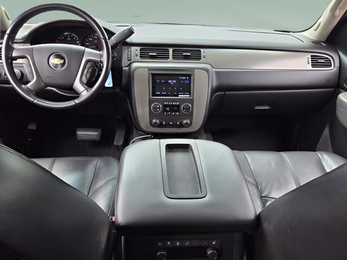 Used 2010 Chevrolet Suburban LT w/ Luxury Package AWD/4WD image 14