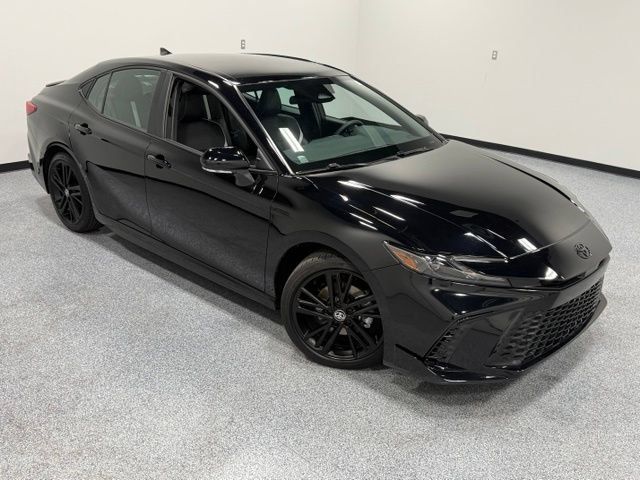 Used 2026 Toyota Camry Hybrid FWD image 31