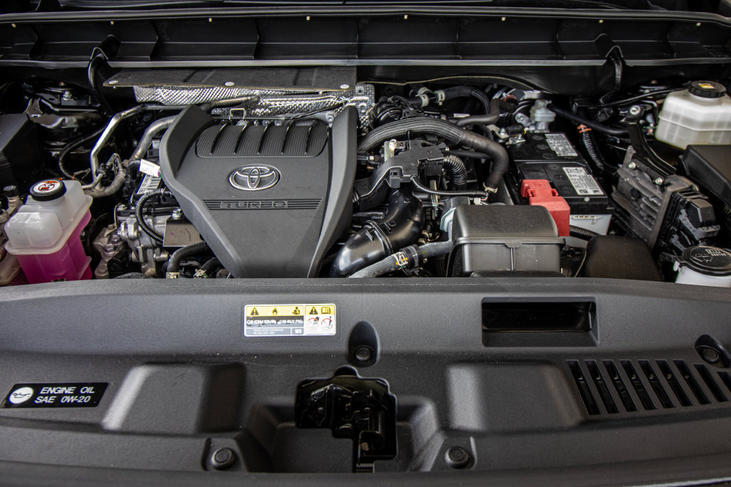 Used 2024 Toyota Highlander XLE FWD image 9