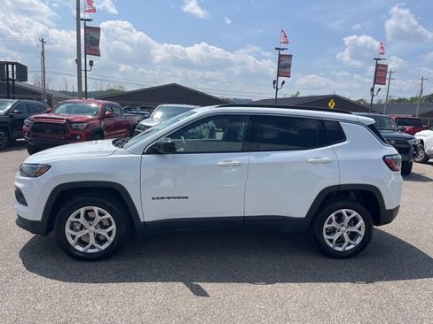 Used 2024 Jeep Compass Latitude image 7