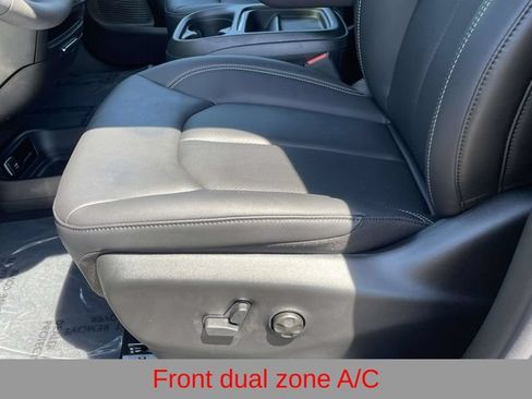 New 2027 Chrysler Pacifica Select FWD image 14
